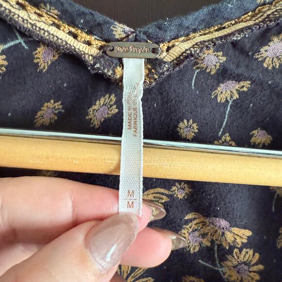 FREE PEOPLE | Never a Dull Moment Cotton Boho Floral Babydoll Peasant Top Medium - Picture 6 of 7